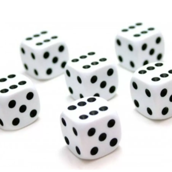 MAT PRIMA: Kit com 50 Dados Brancos 6 Faces Jogos Rpg 16mm Conjunto Branco